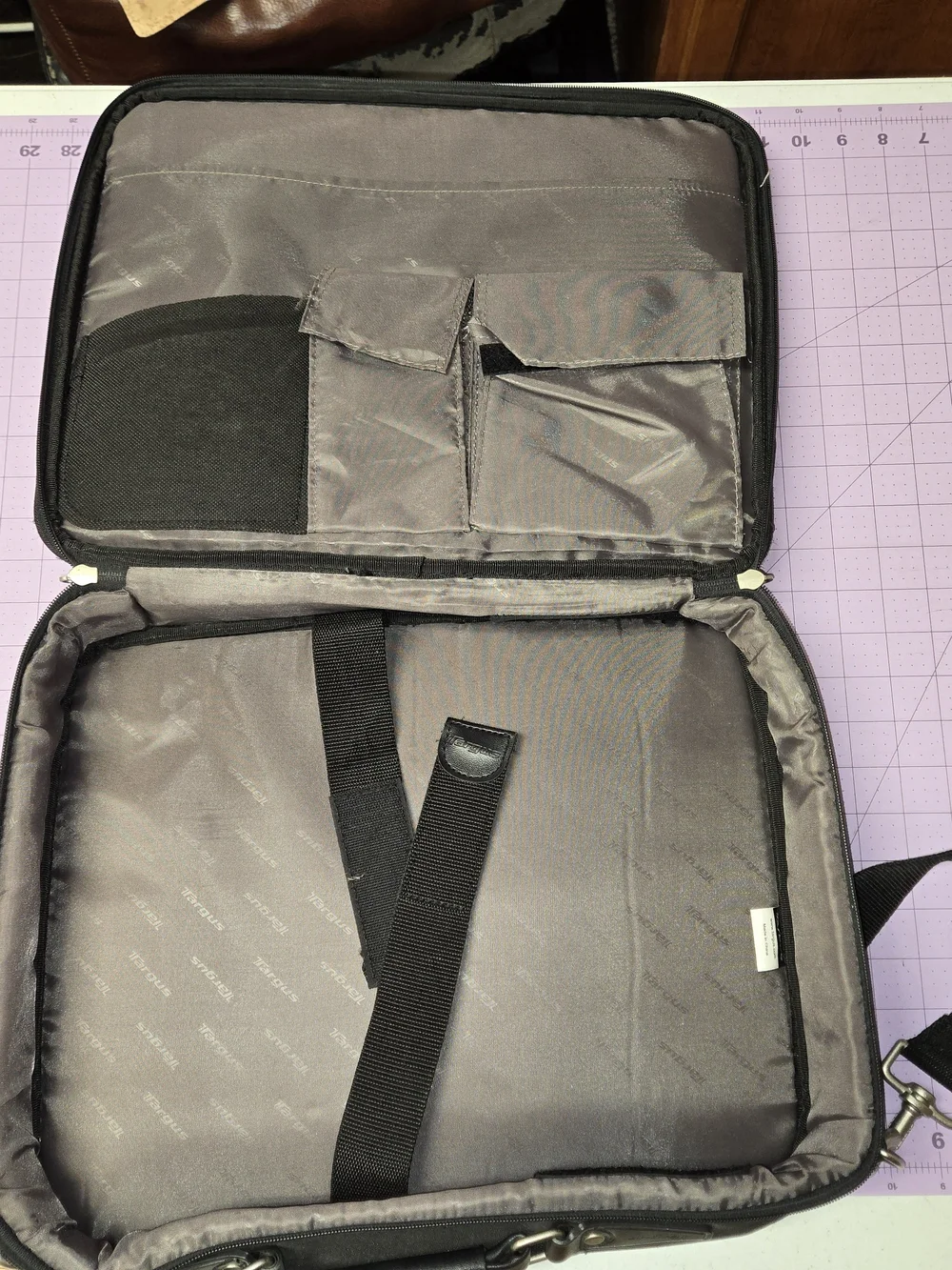 Targus Black Laptop Briefcase Messenger Bag Padded 15